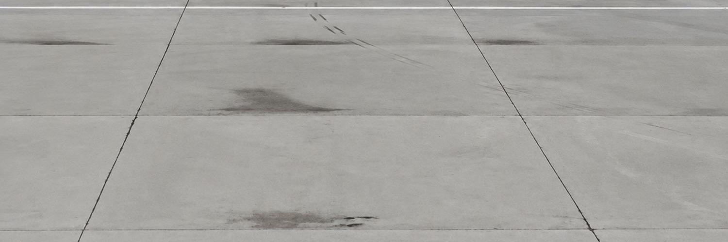 Team mit Servicefahrzeugen